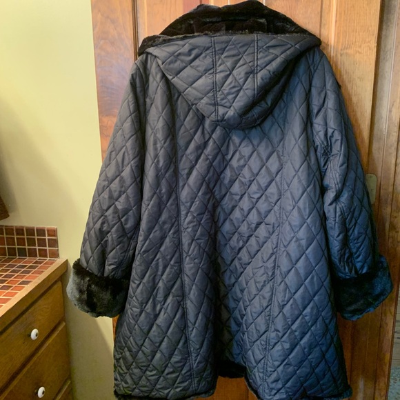 Dennis Basso, NEW WITH TAGS, REVERSIBLE Diamond Quilted, water resistant. - Picture 2 of 10